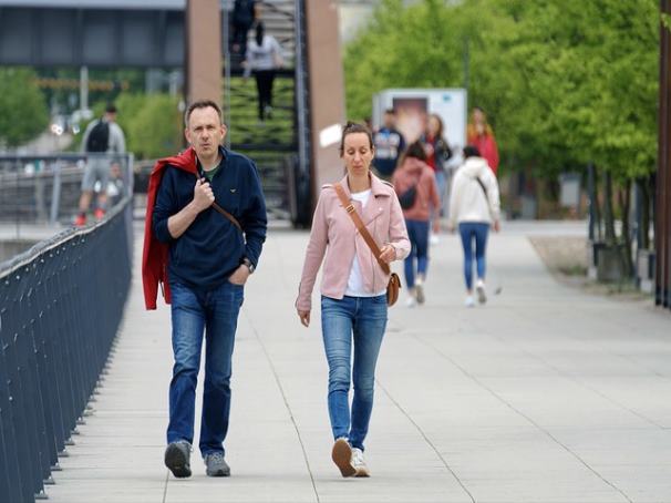 독일 출생. 광부 아버지 간호사 어머니